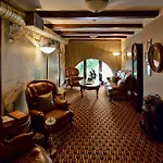 Готель Bohema Boutique &