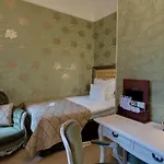 Bohema Boutique & Готель