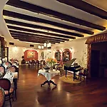 Bohema Boutique & Готель