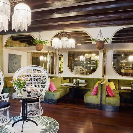 Bohema Boutique & Μπίντγκοστς